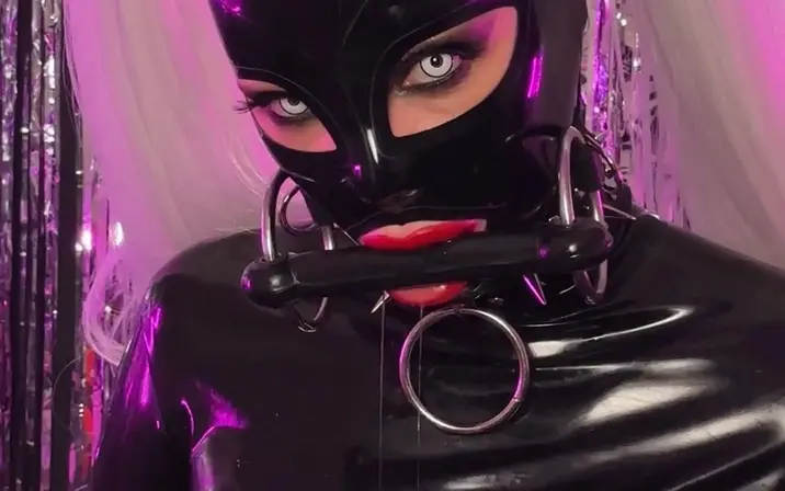 Avatar of fetishdeluxe