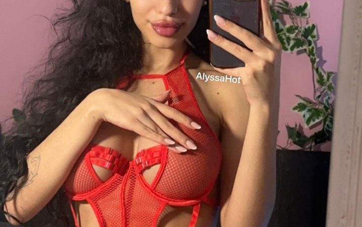 Avatar of AlyssaHot