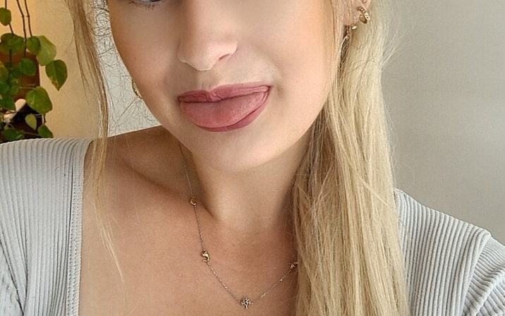 Avatar of Busty-Ellie