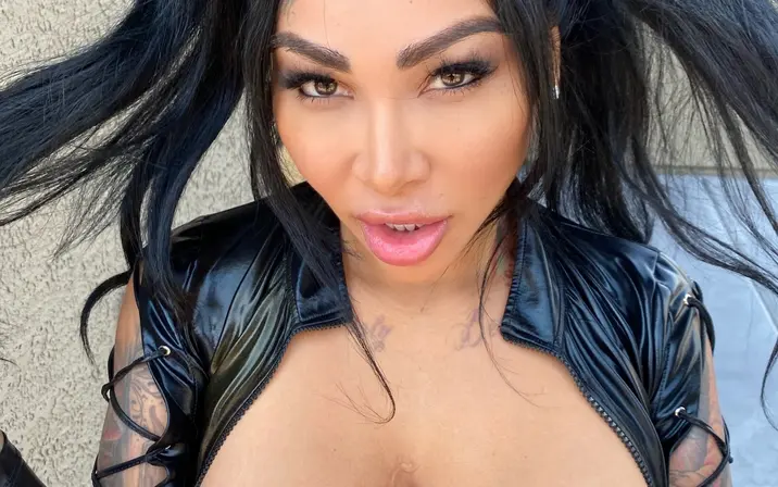 Avatar of Brittanya Razavi (seebritannya)