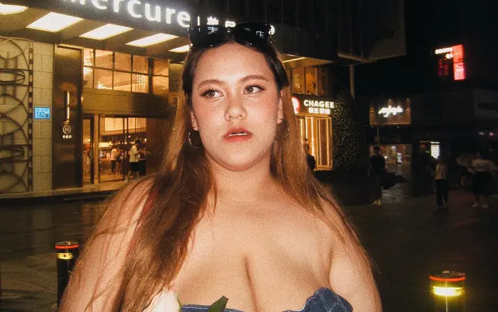 Avatar of fhong_fionax / Chayada Dulyasatien (Busty Thai Model)