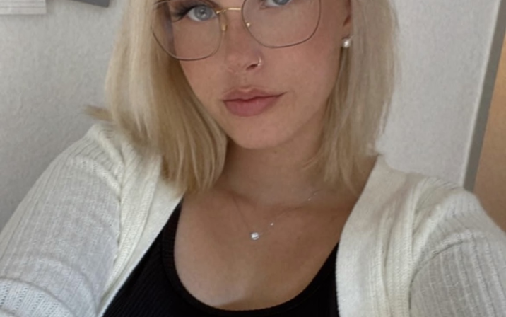 Avatar of Shy Amateur Teen