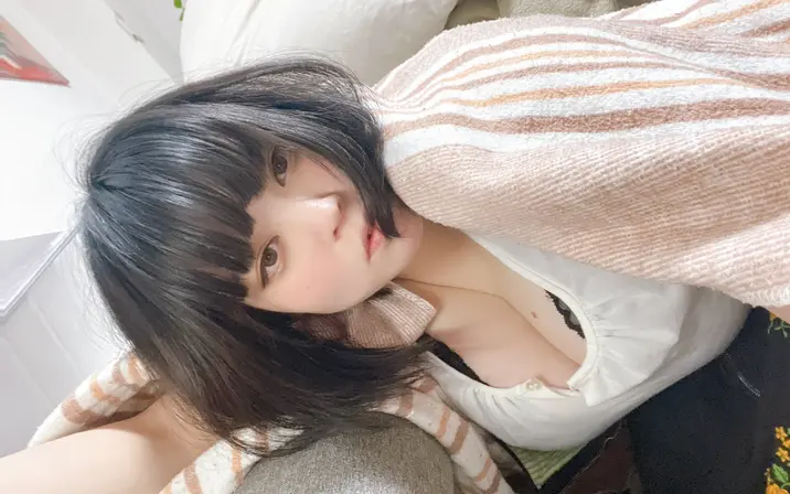 Avatar of でで (爆乳♡Hカップちゃん)-Dede