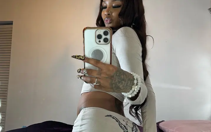 Avatar of nympho_doll / dripdoll/ asiaarivers