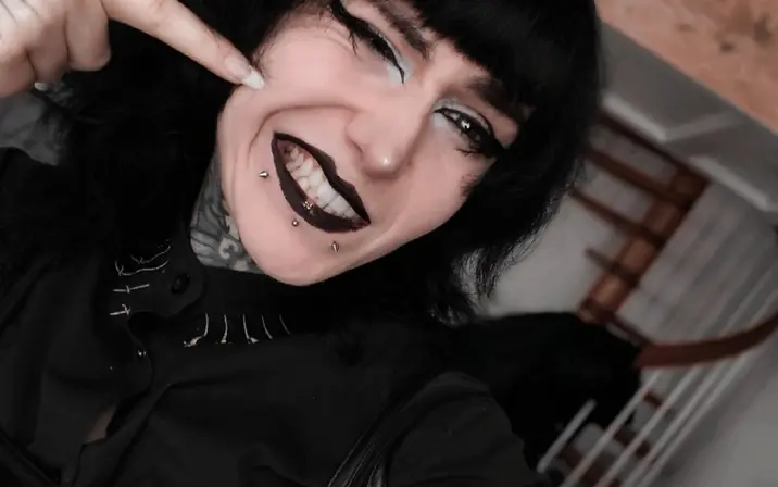 Avatar of Cuntess Evy evyl_drop