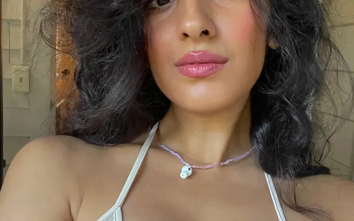 Avatar of Raveena