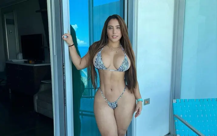 Avatar of __rv99 / rv / romerov / Rashel Valentina