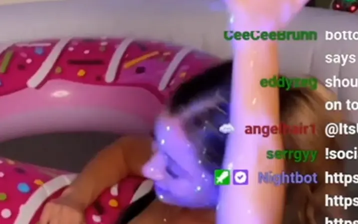 Avatar of Nipslips &amp; Just Chatting streamers