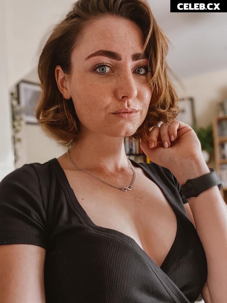 WhisperAudios ASMR Image 8229789