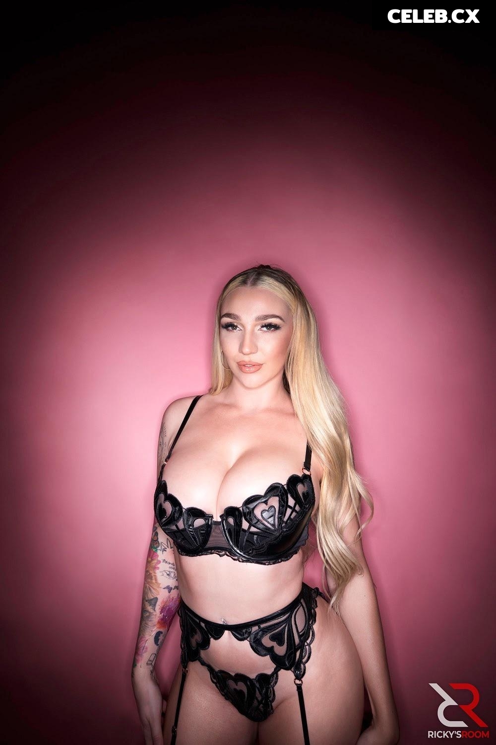 Kendra Sunderland Image 1164687