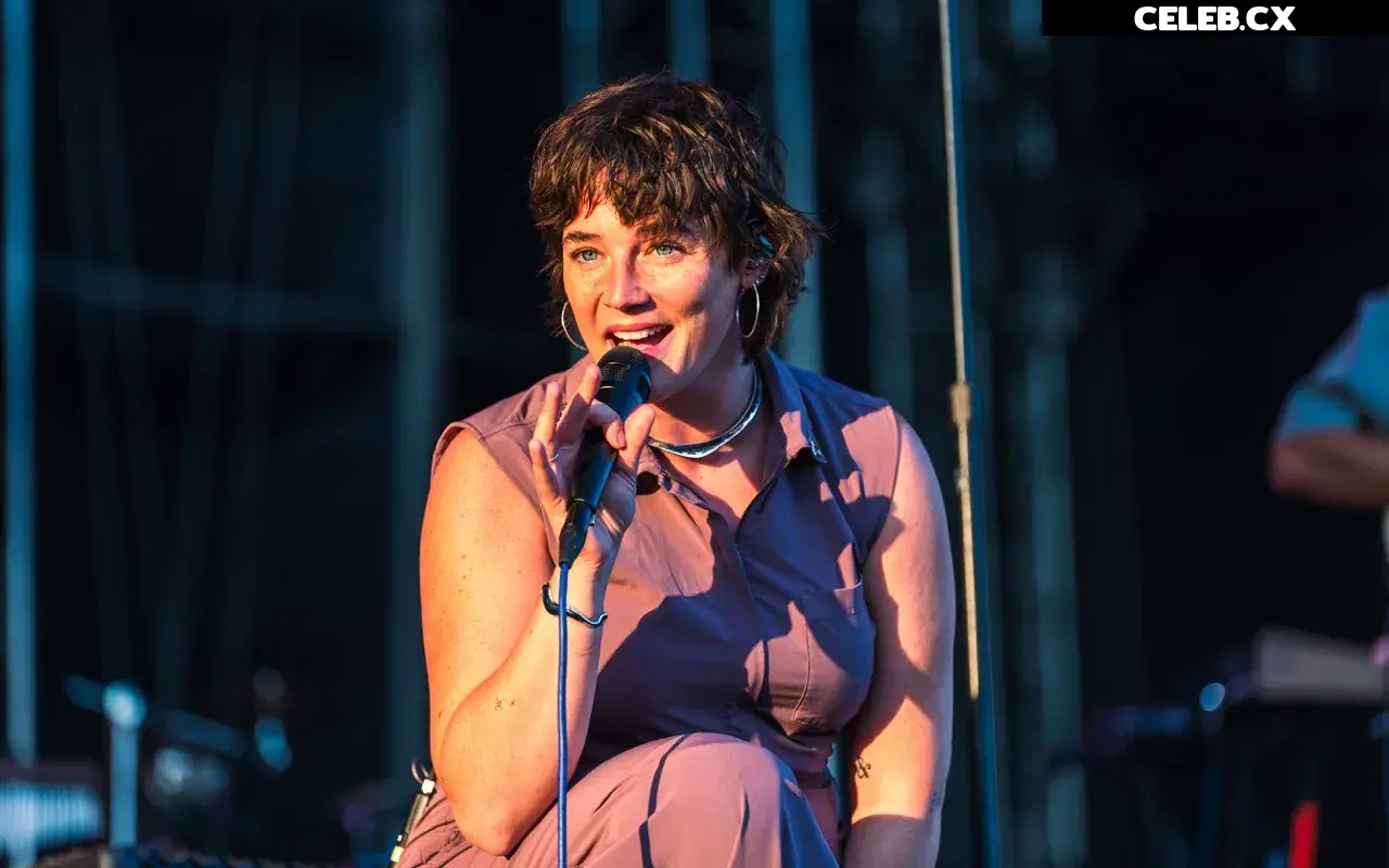 Sammy Rae (Sammy Rae &amp; The Friends) Image 11222358