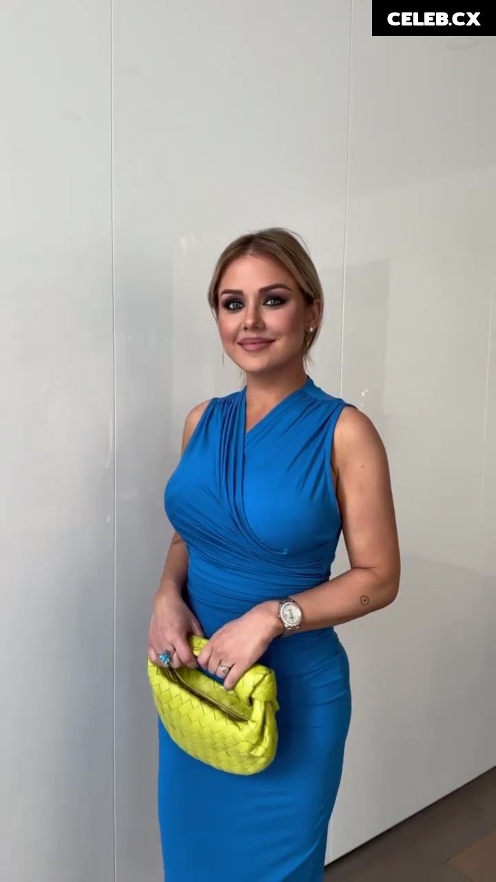 Kim Gloss Image 1757820