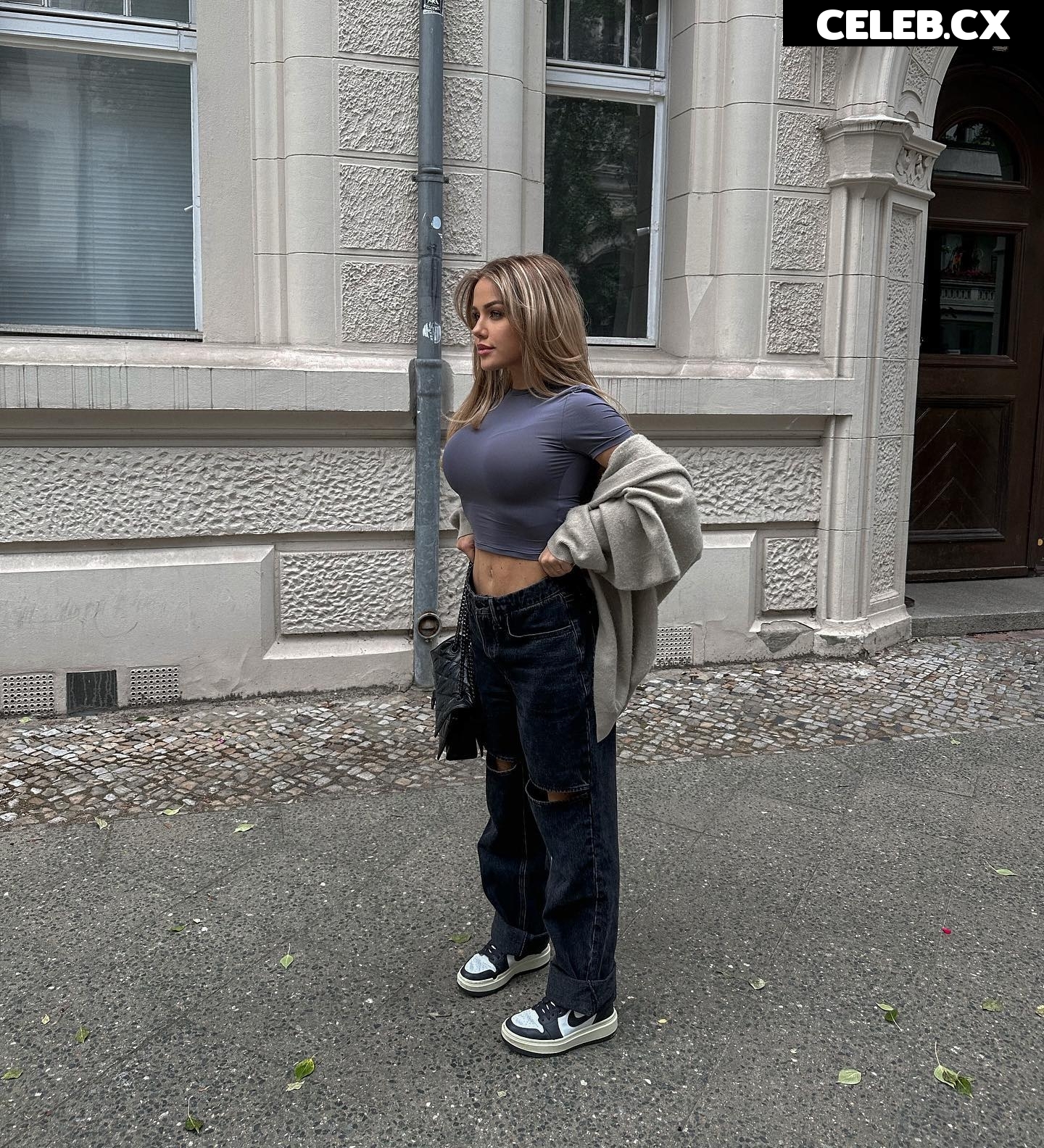 Kim Gloss Image 1758273