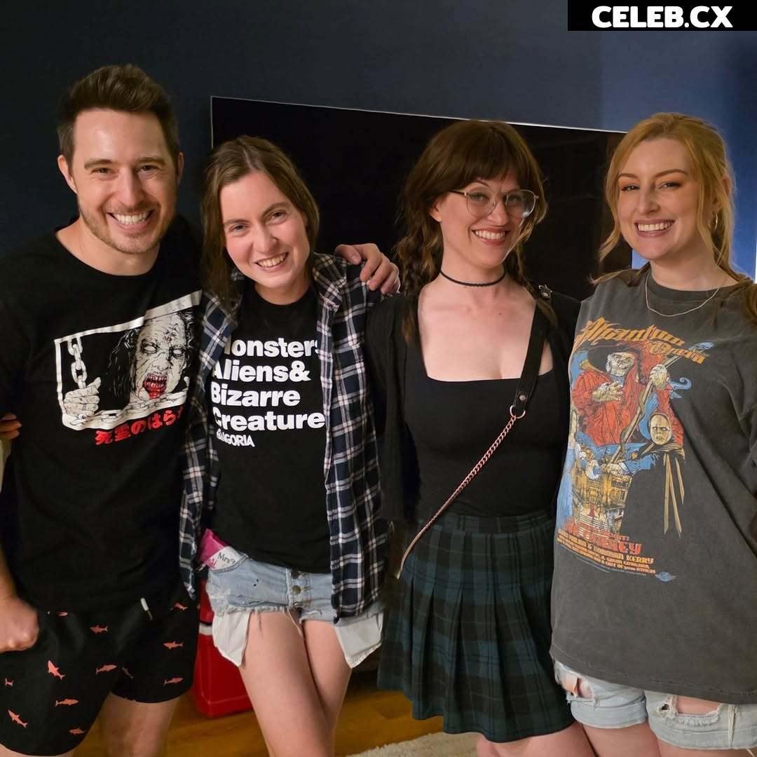 Allie Goertz Image 10695740