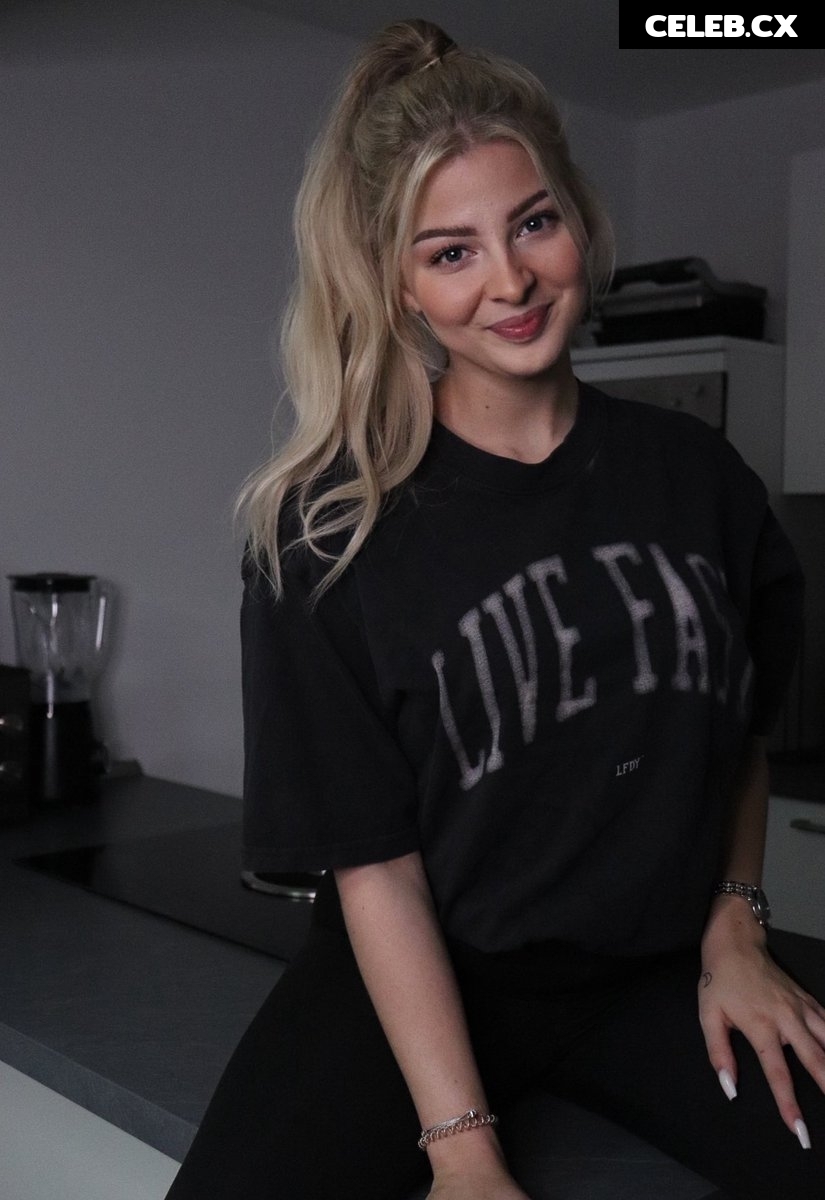 ASMR Janina Image 1028273