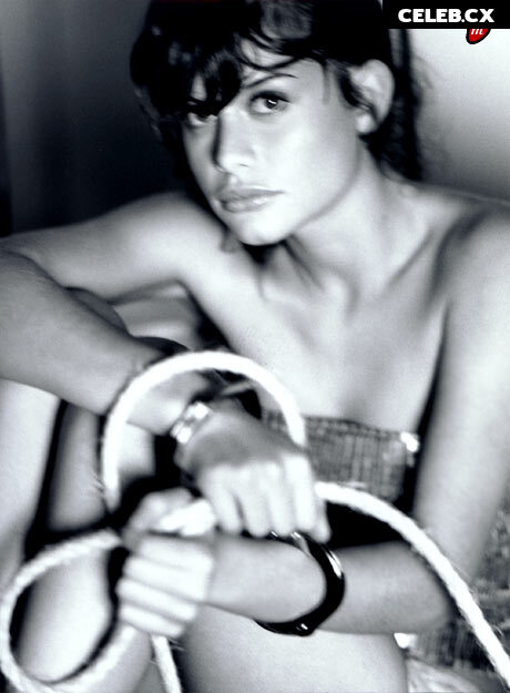Alinne Moraes Image 10129716