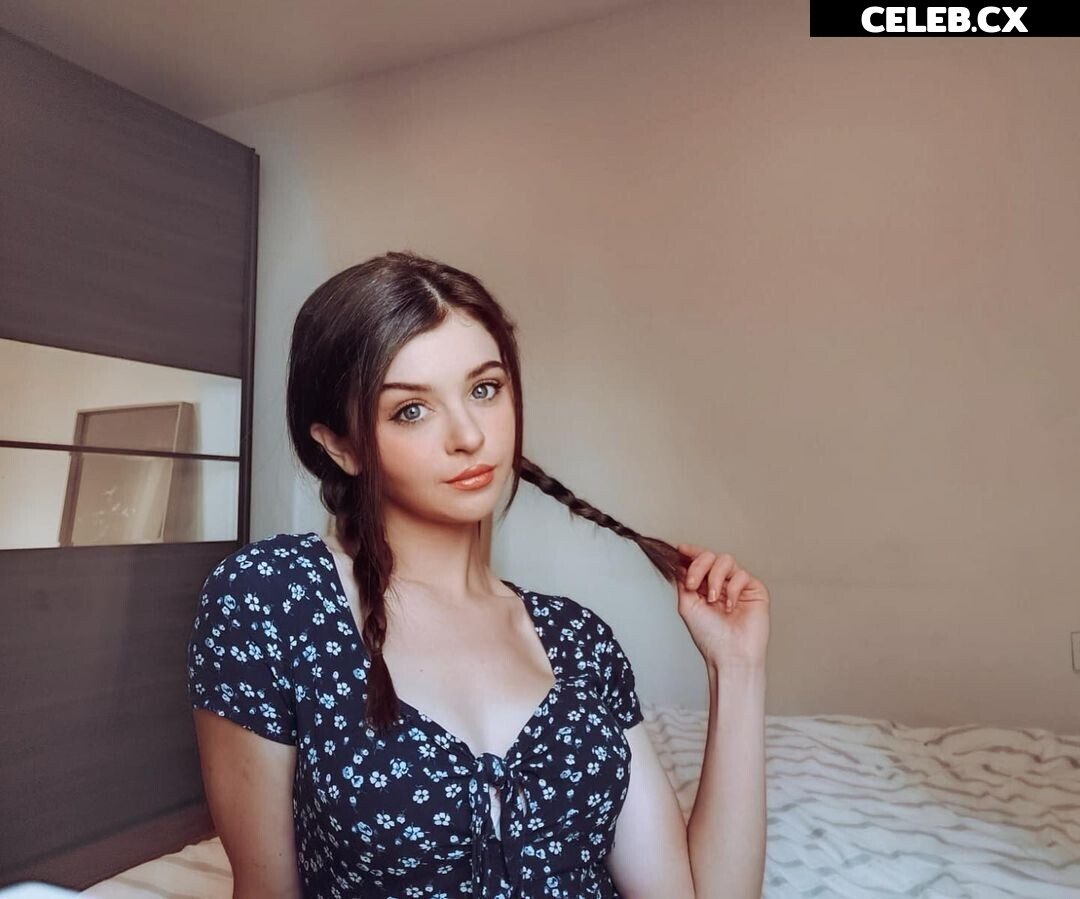Chloe Lockley Image 3656796