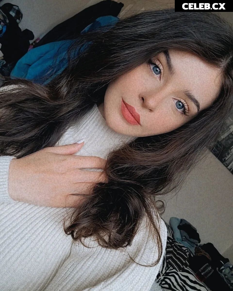 Chloe Lockley Image 3656636
