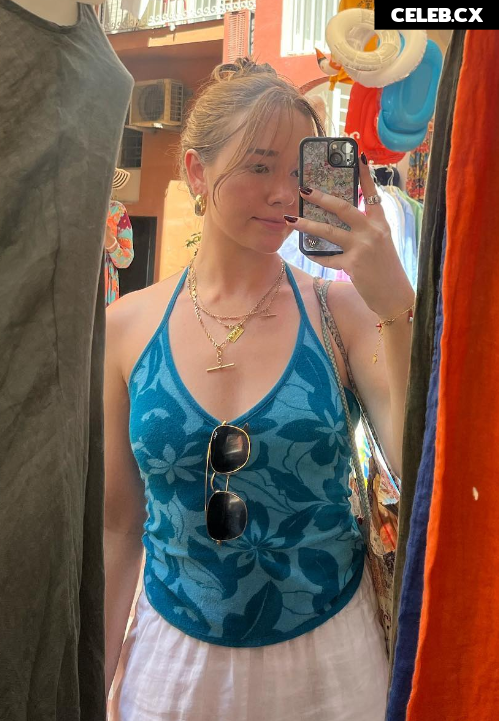 Holly Taylor Image 3004651
