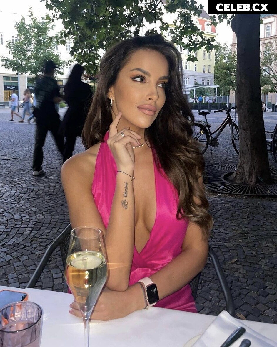 Simona Leskovska Image 6984483