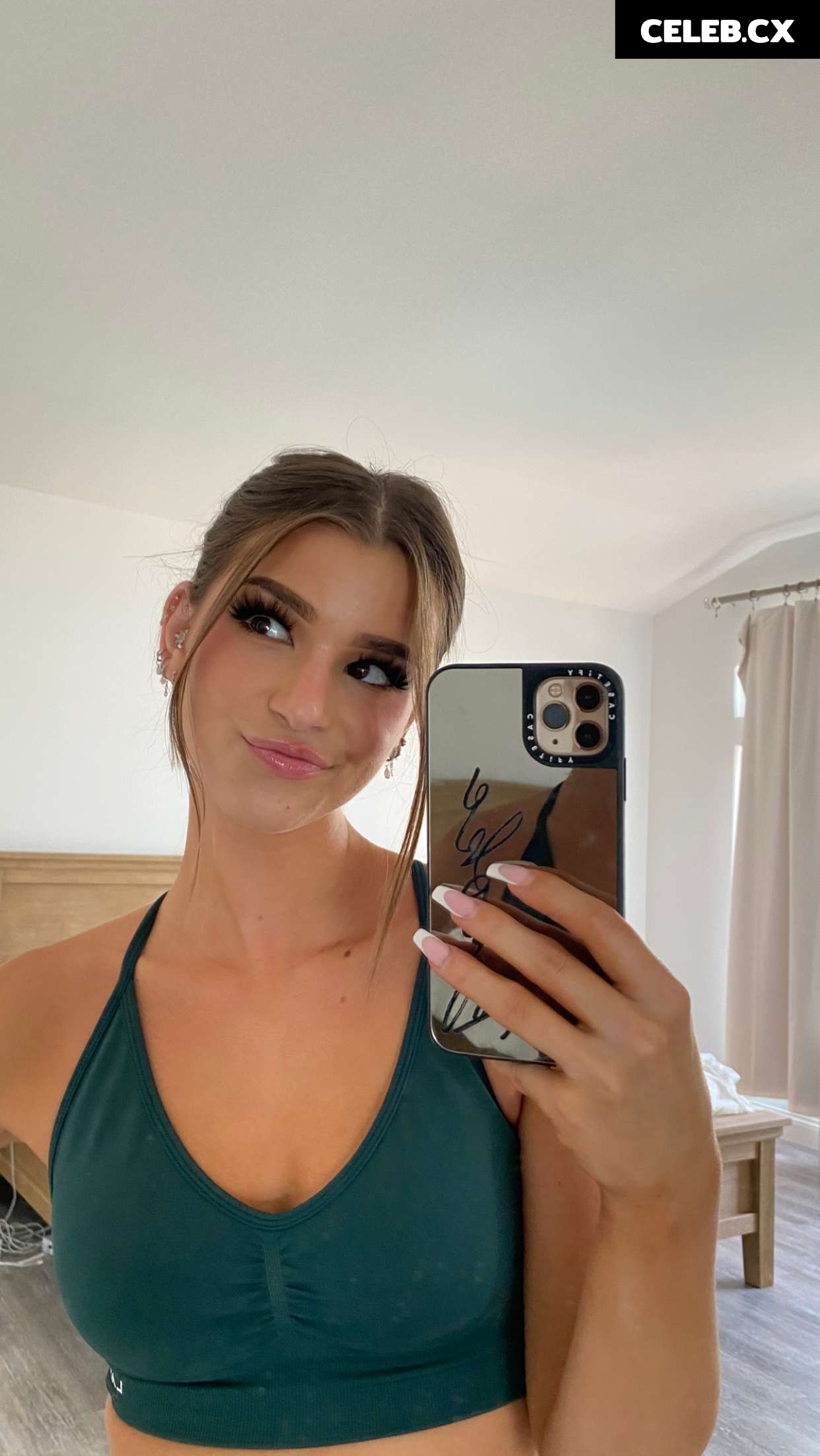 Brooke Monk Image 692254