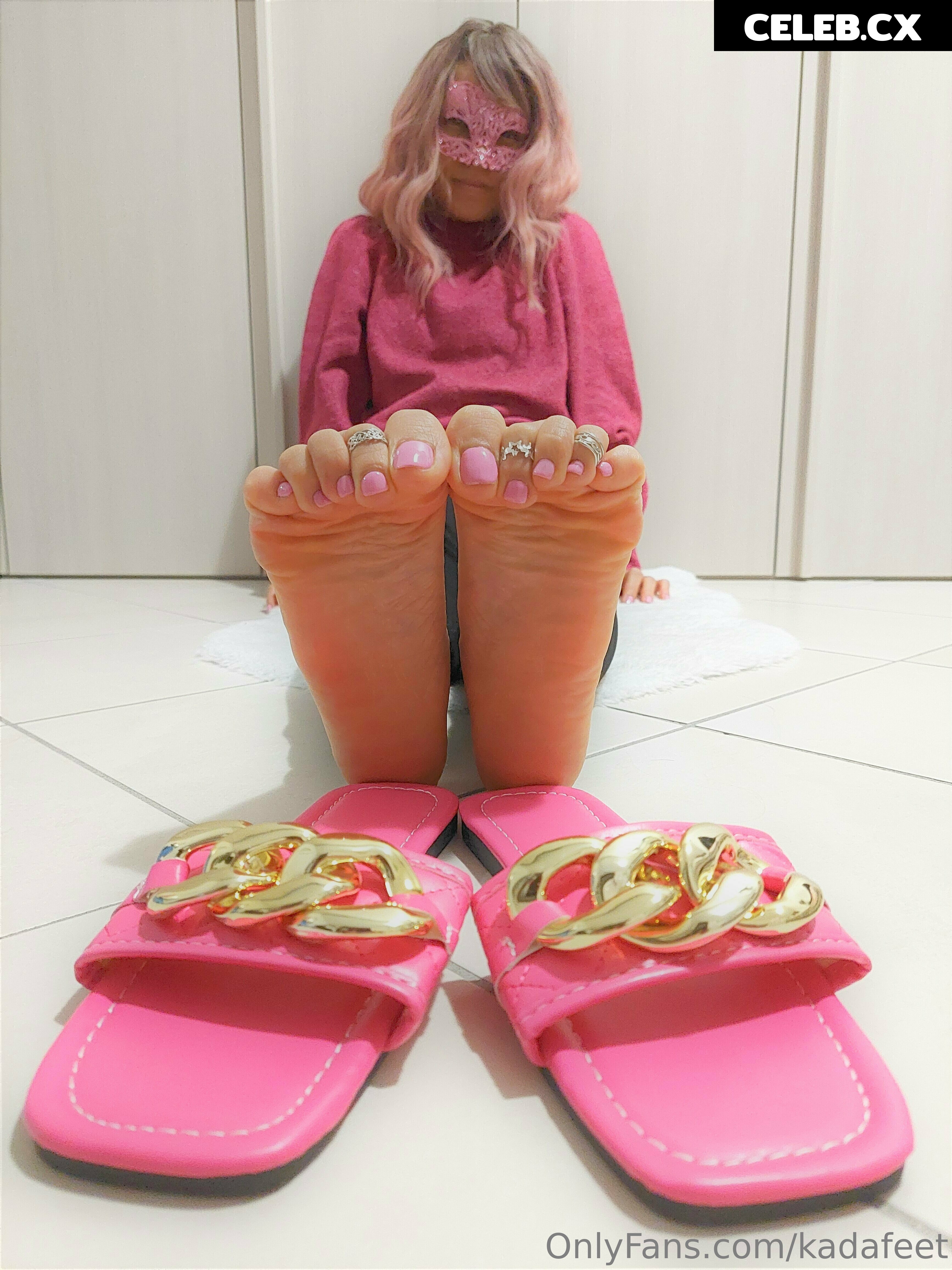 Ariel Feet Image 6685115