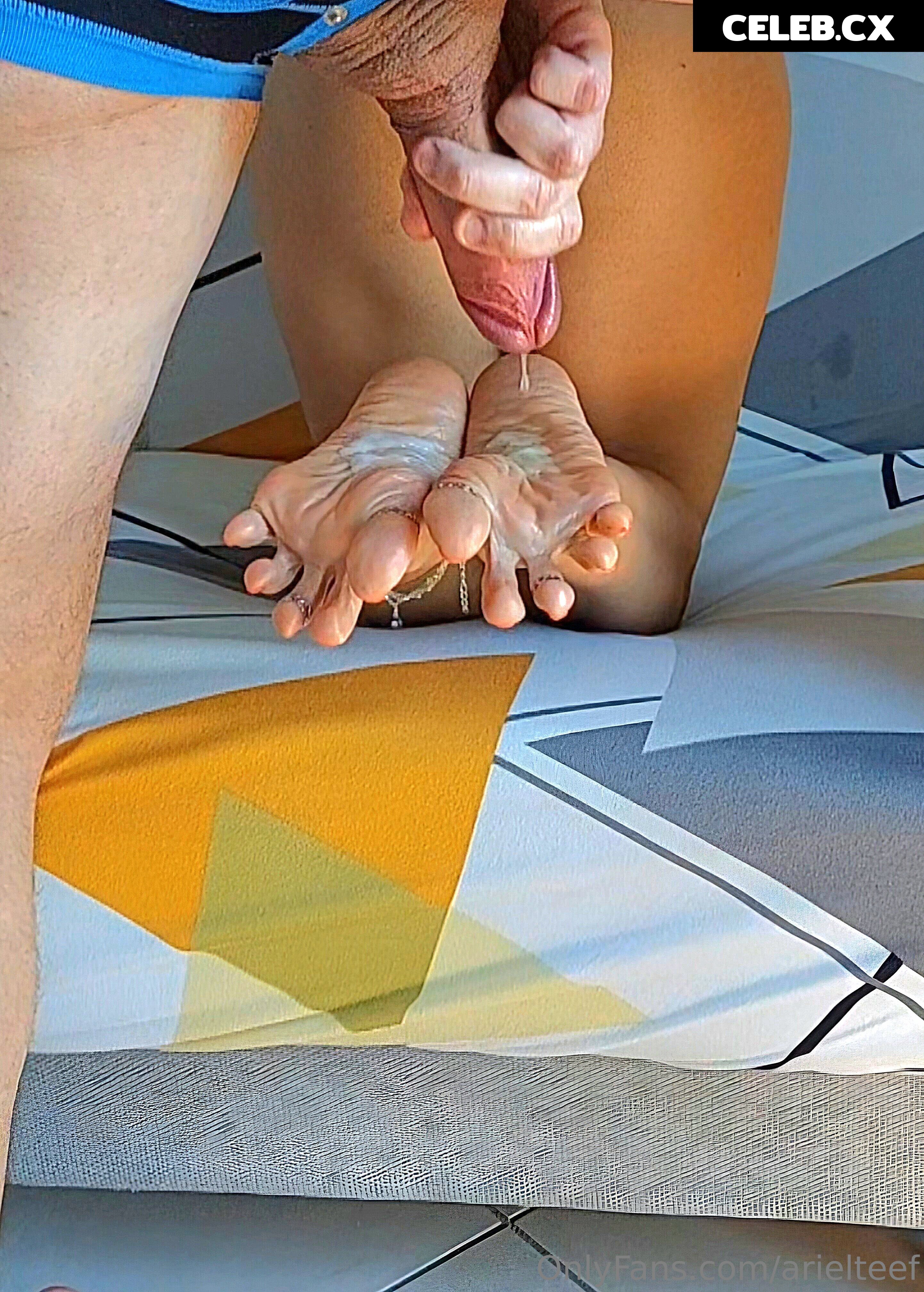 Ariel Feet Image 6686659