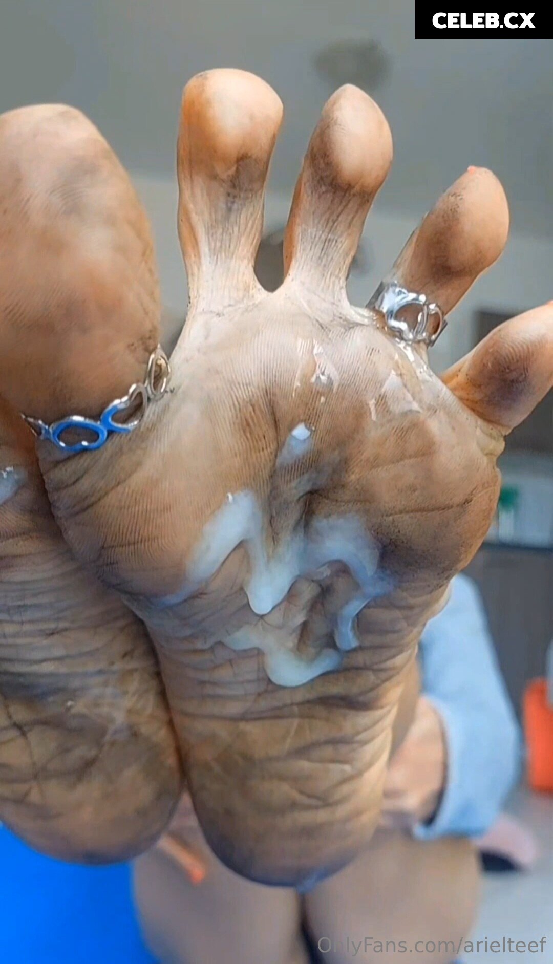 Ariel Feet Image 6687115