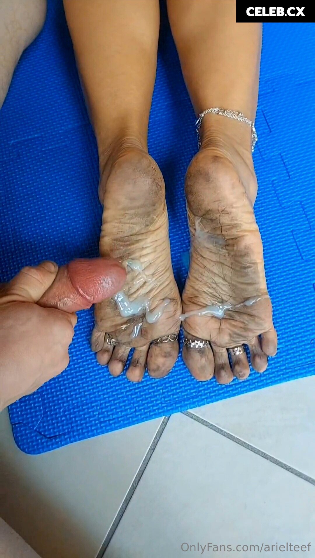 Ariel Feet Image 6687131