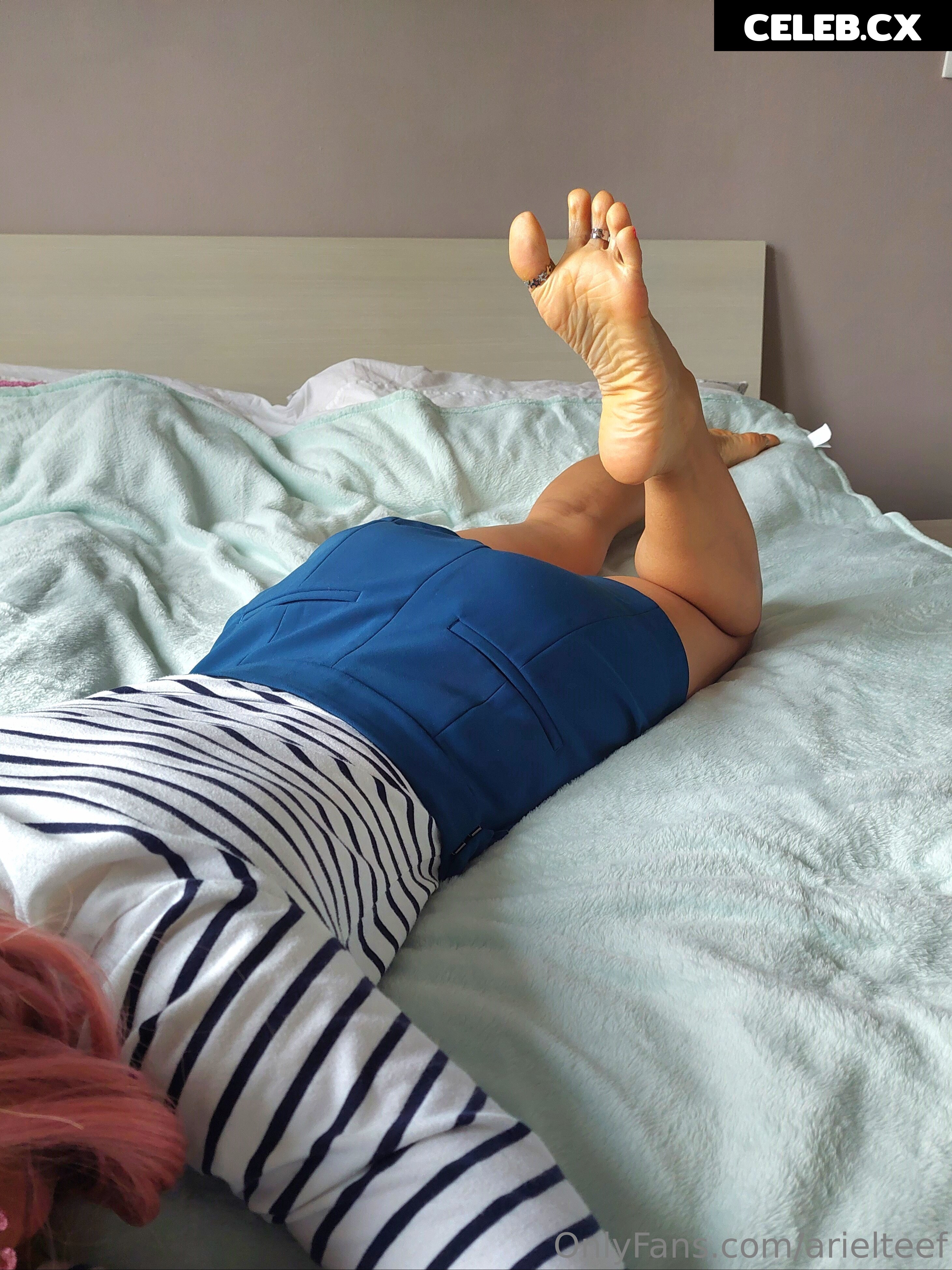 Ariel Feet Image 6687376