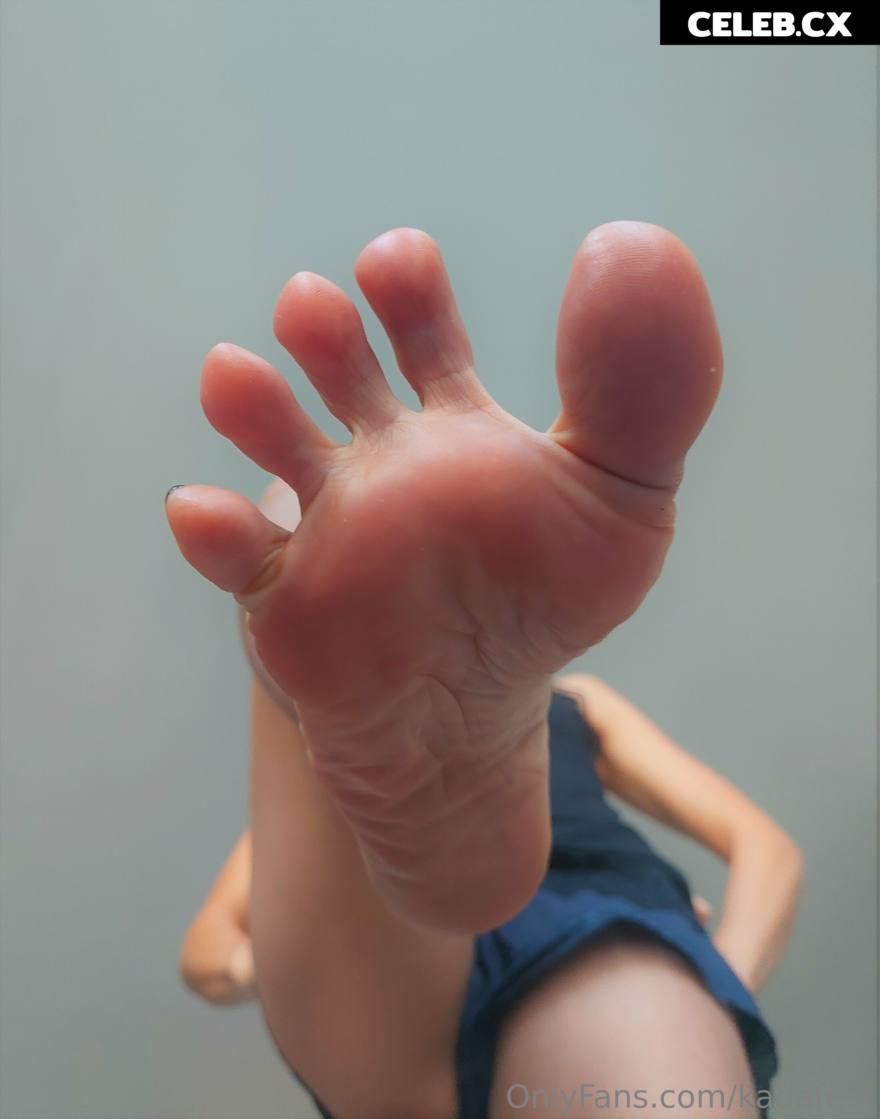 Ariel Feet Image 6683881