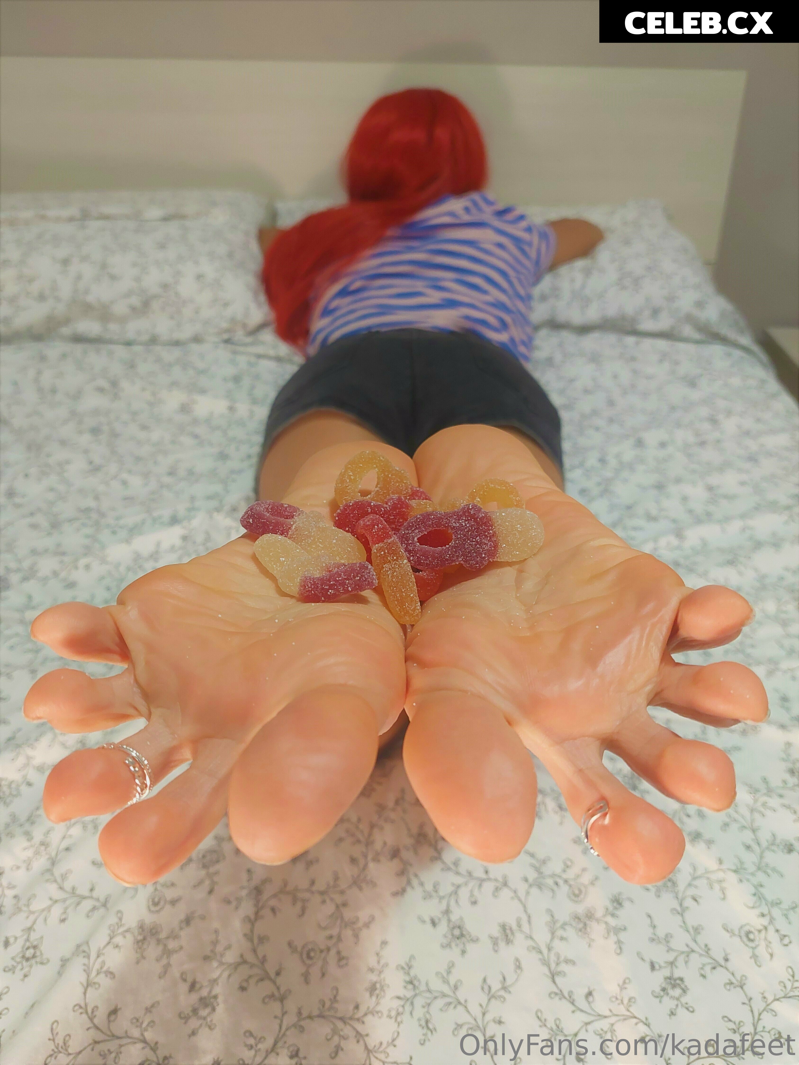Ariel Feet Image 6683600