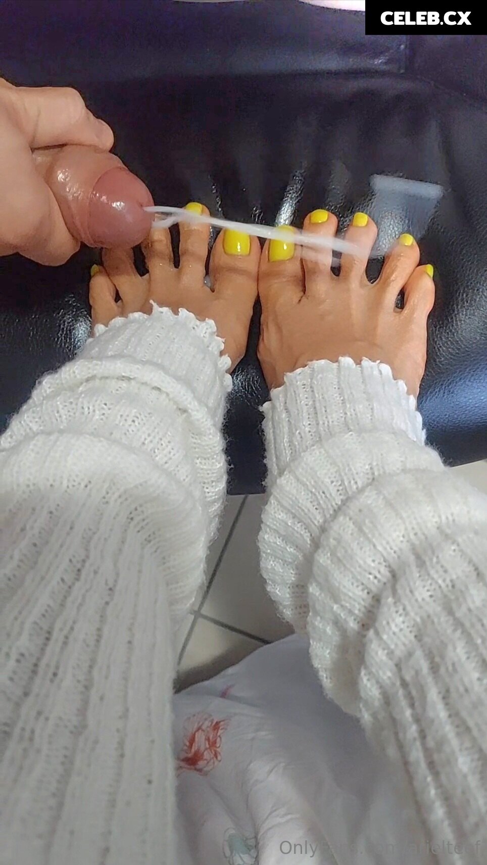 Ariel Feet Image 6688009
