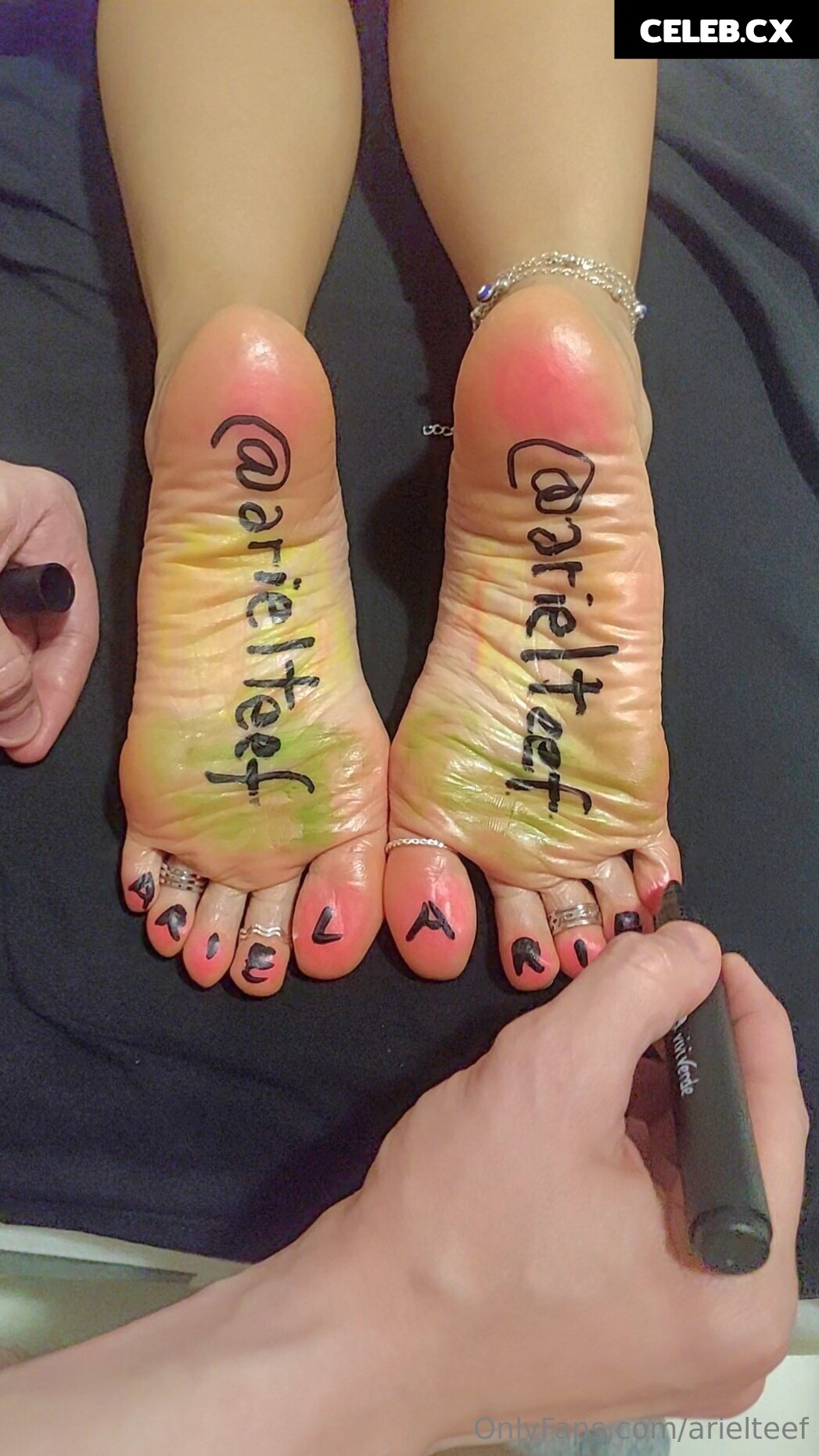 Ariel Feet Image 6688205
