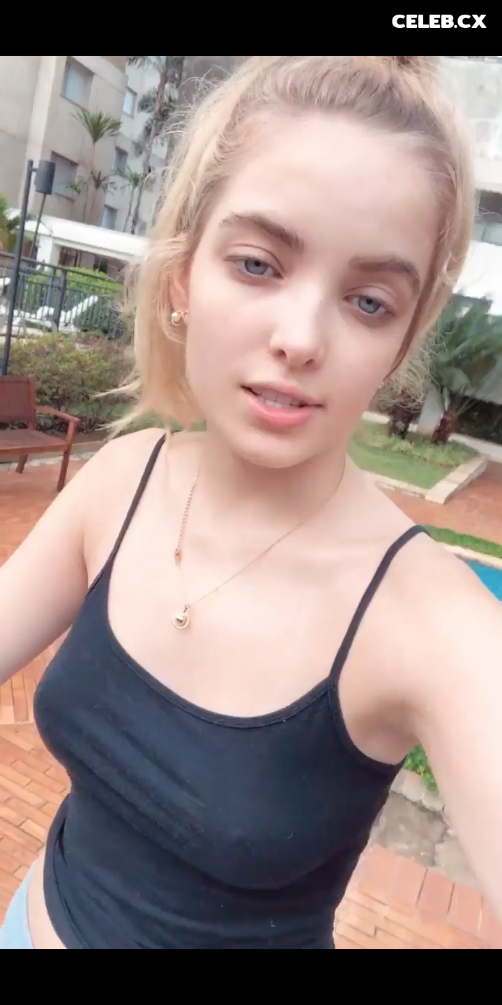 Giovanna Chaves Image 6795064