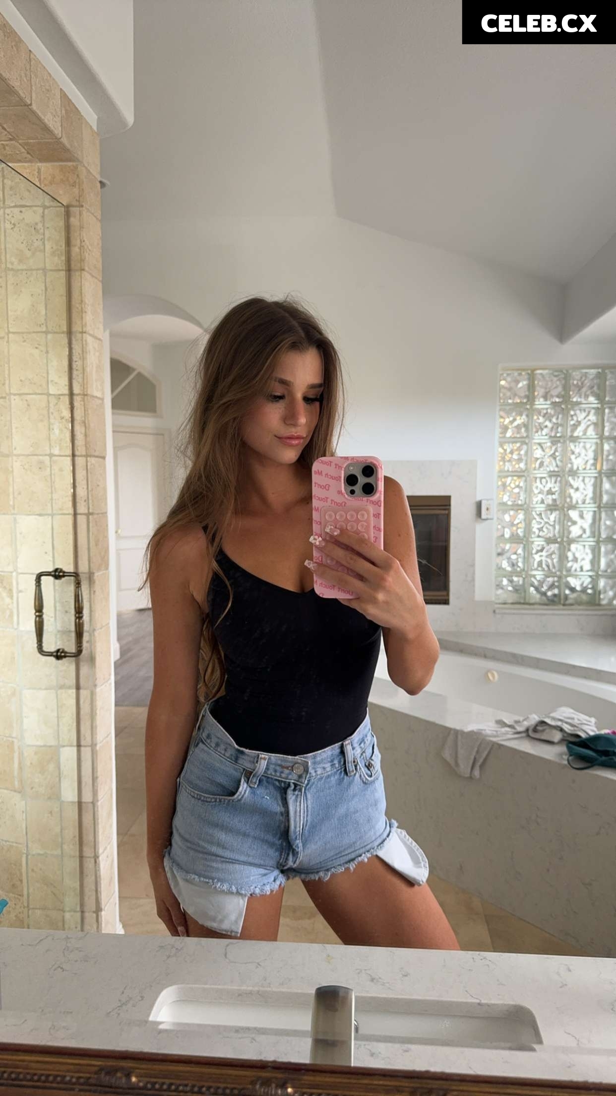Brooke Monk Image 679605