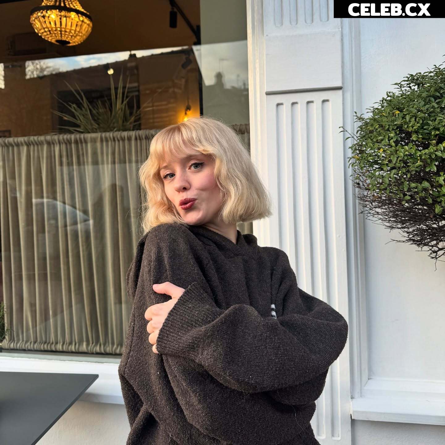 Maisie Peters Image 5862635