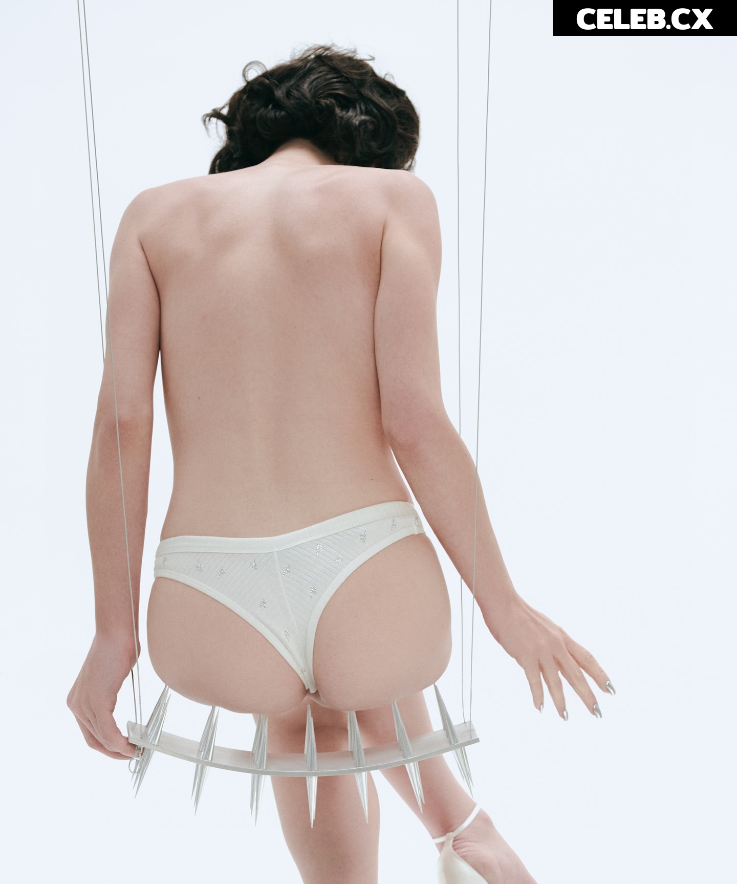 Hari Nef Image 5920378