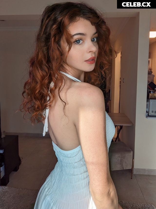 Chloe Lockley Image 4362392