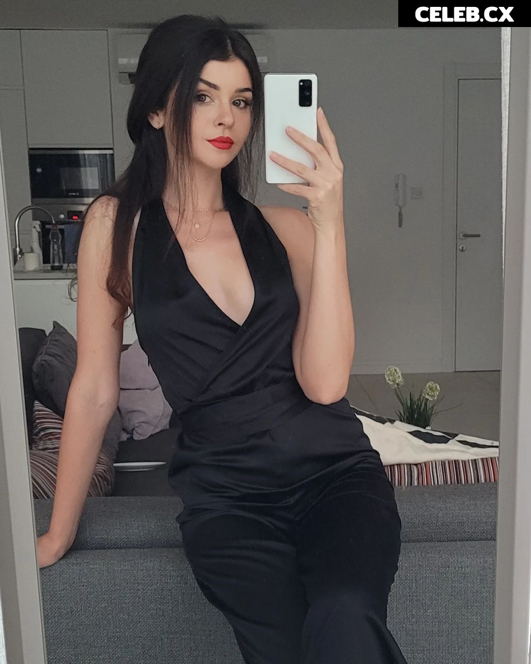 Chloe Lockley Image 4359630