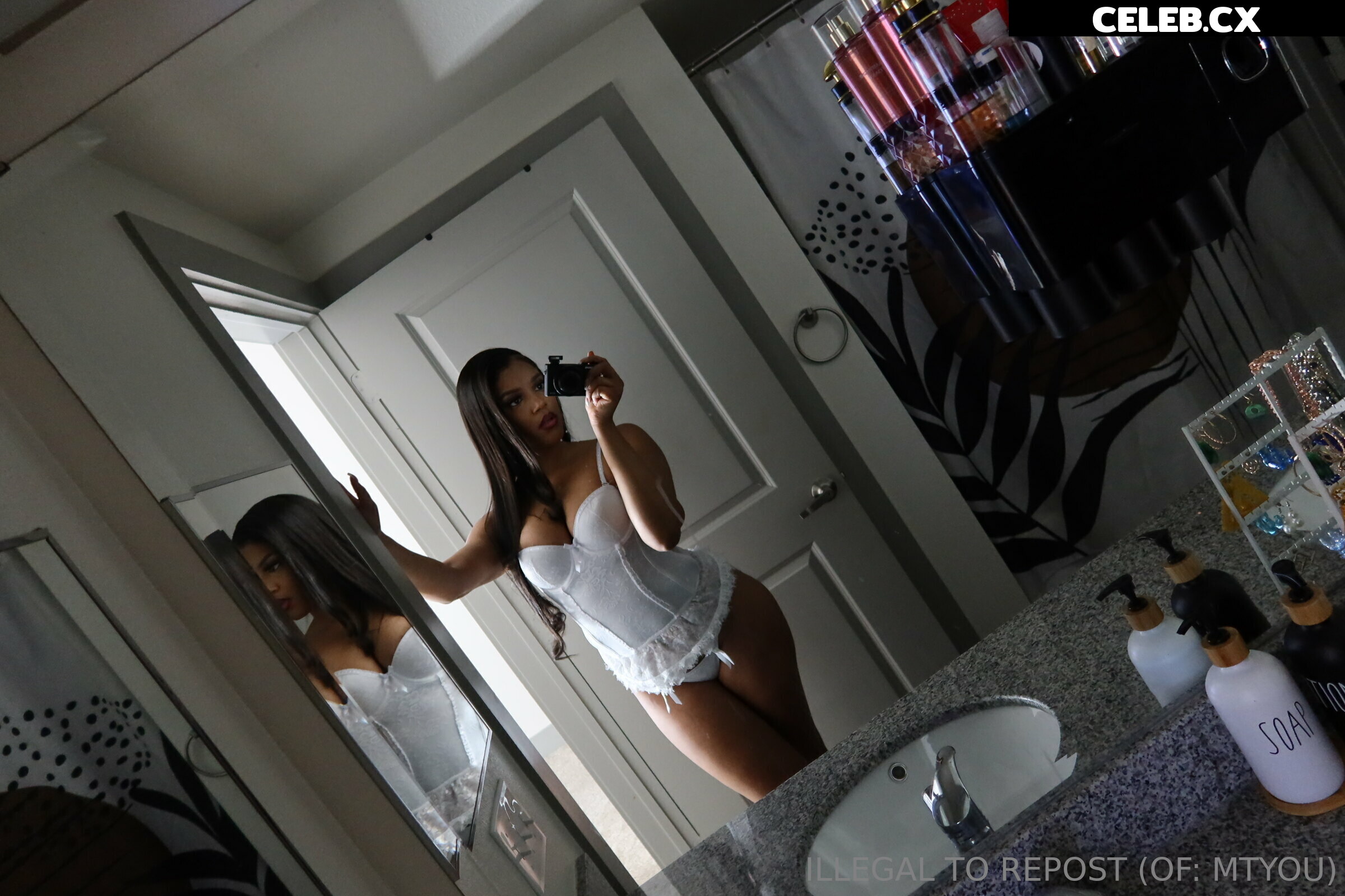 Lola Teases / mtyou Image 4873663