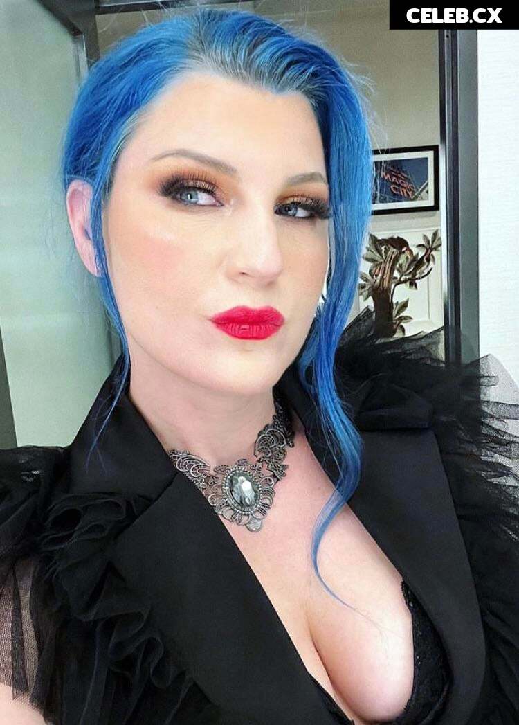 Leva Bates Image 4452868