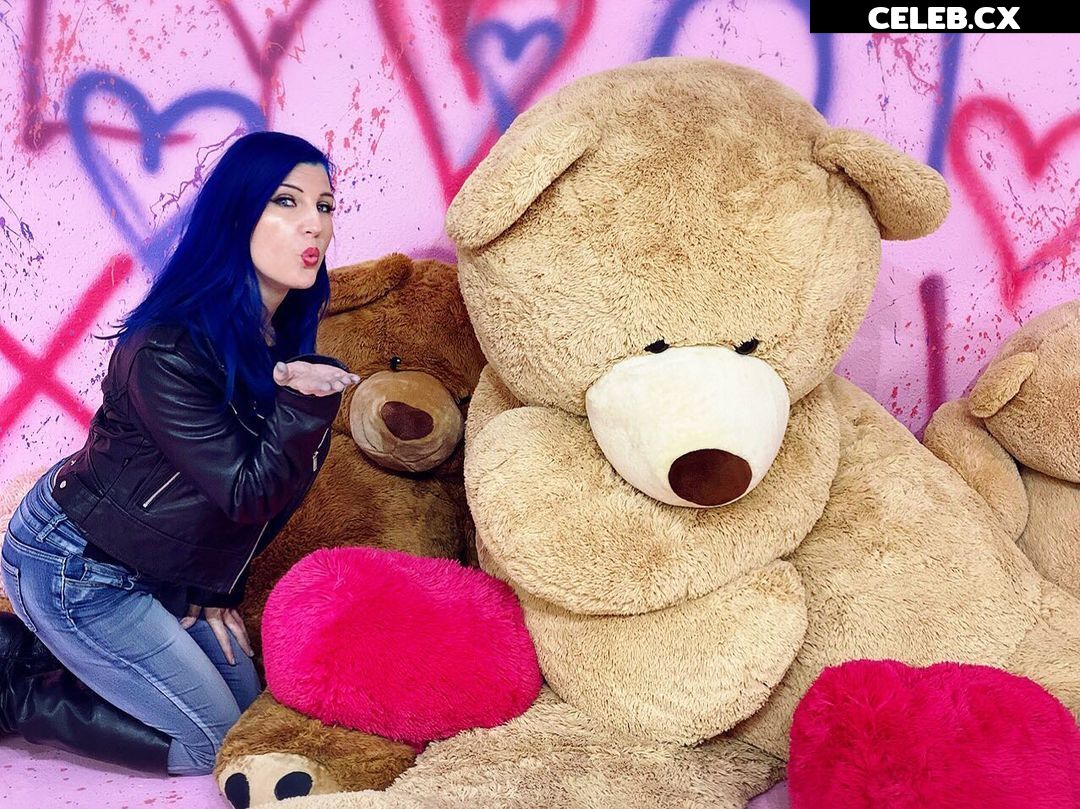 Leva Bates Image 7176453