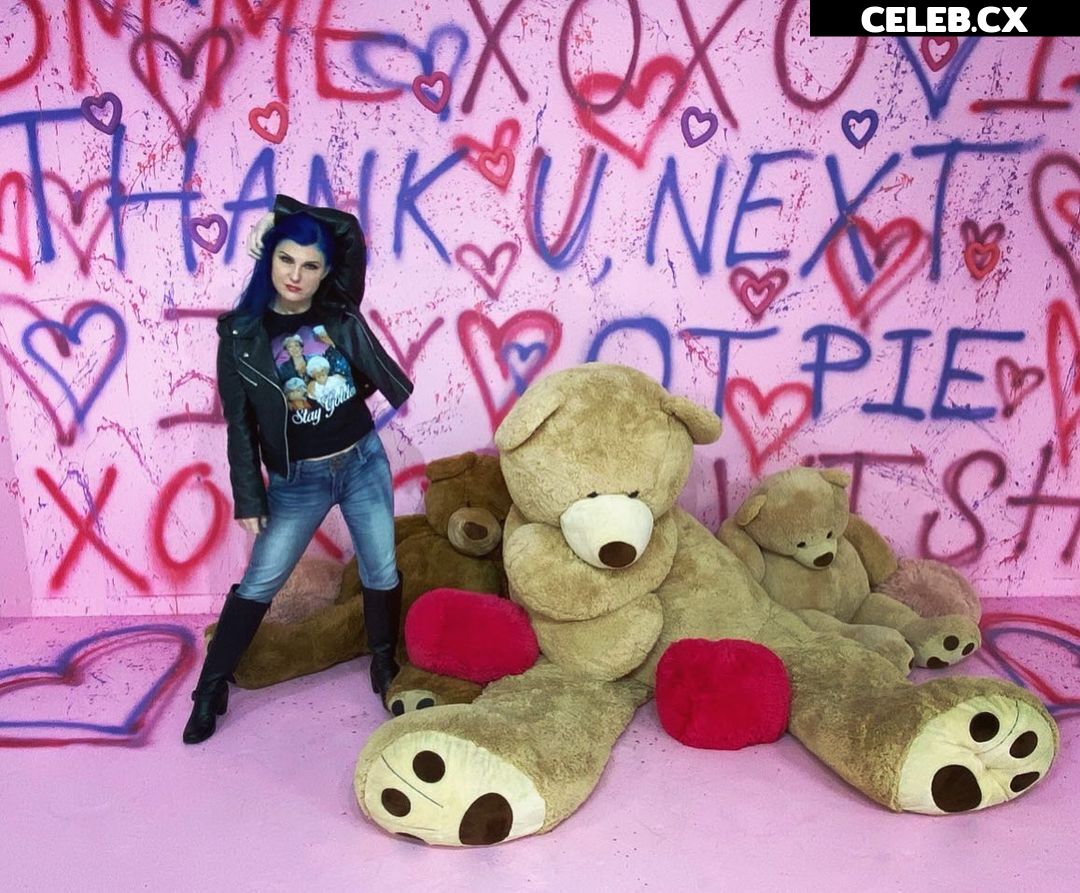 Leva Bates Image 7176457
