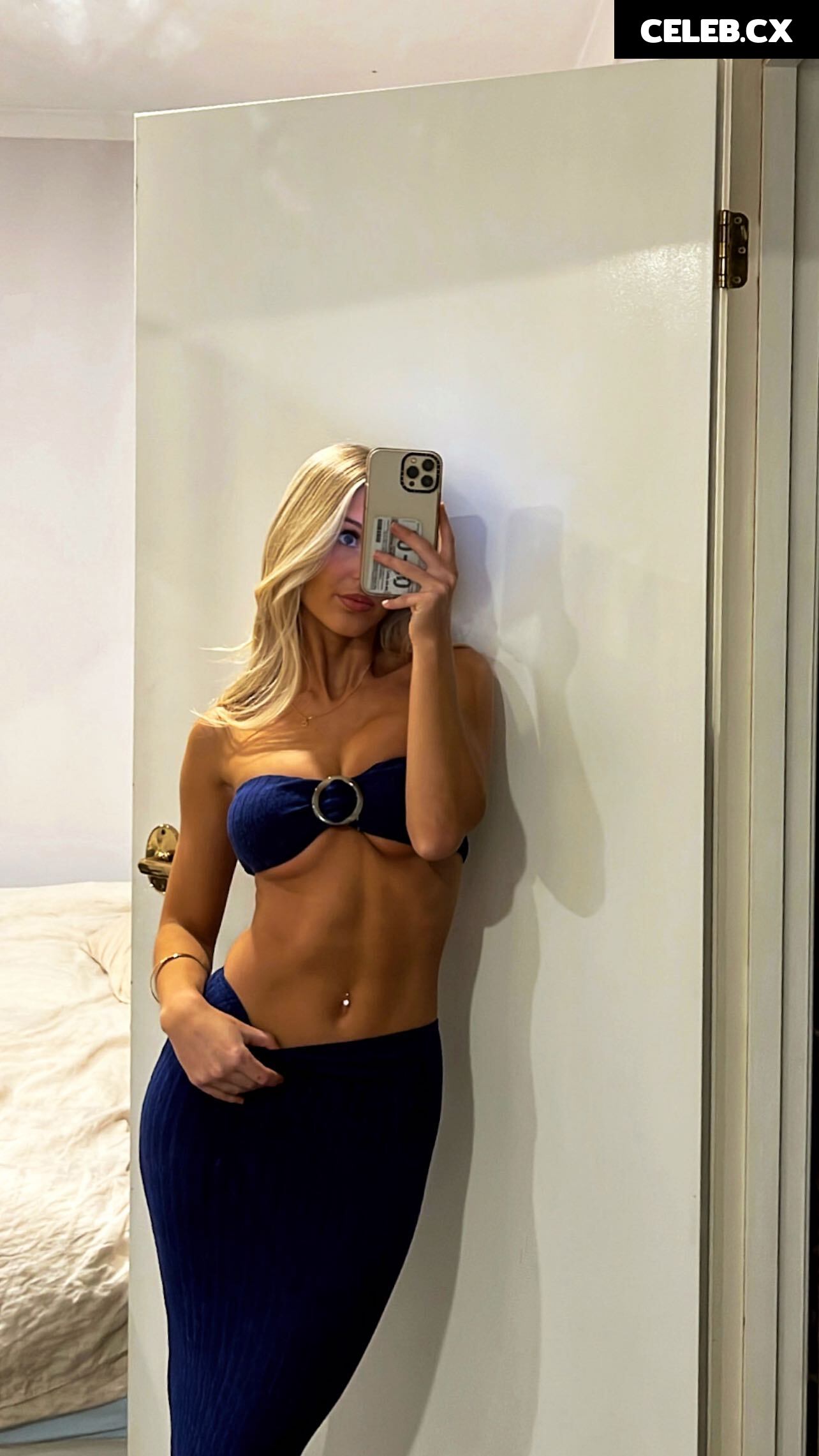 Cassie and Chloe Roberts Image 7120551