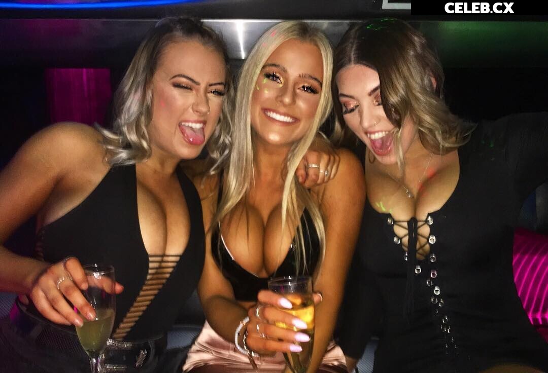 Cassie and Chloe Roberts Image 7120506