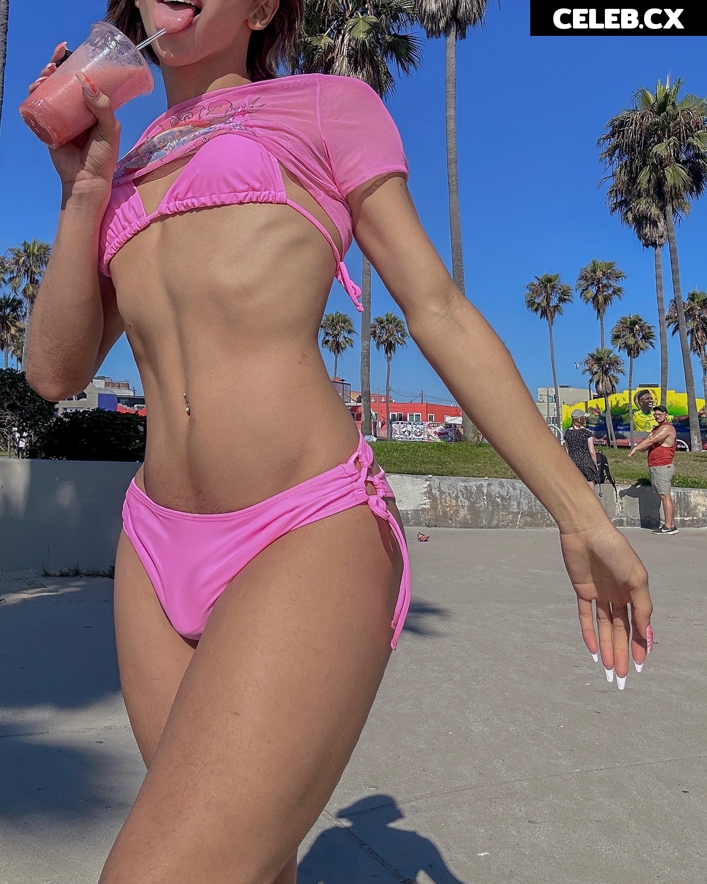 Alex Fox Image 7617998