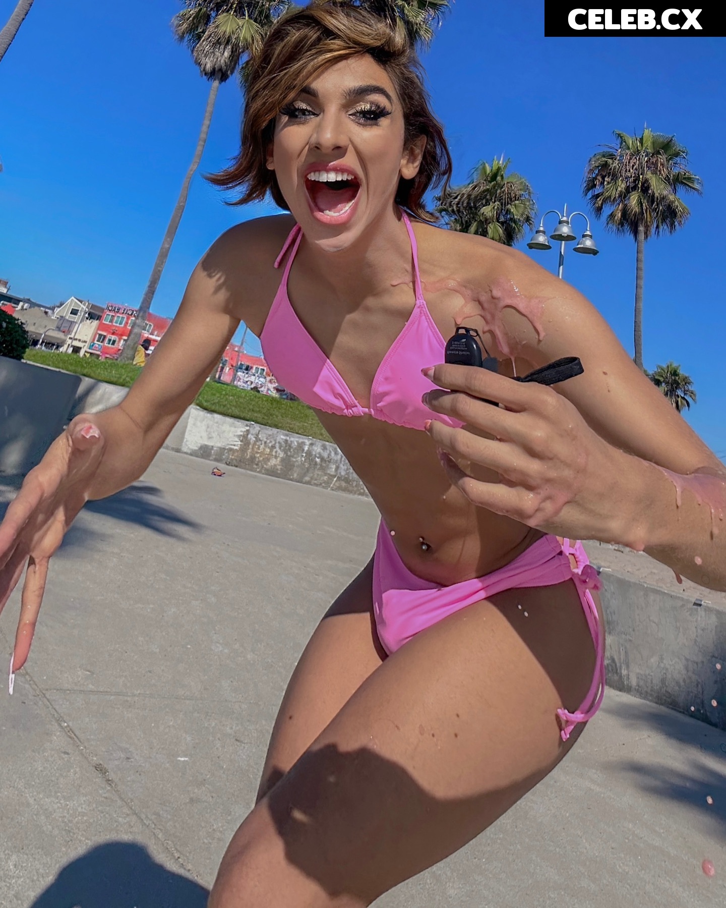 Alex Fox Image 7617986