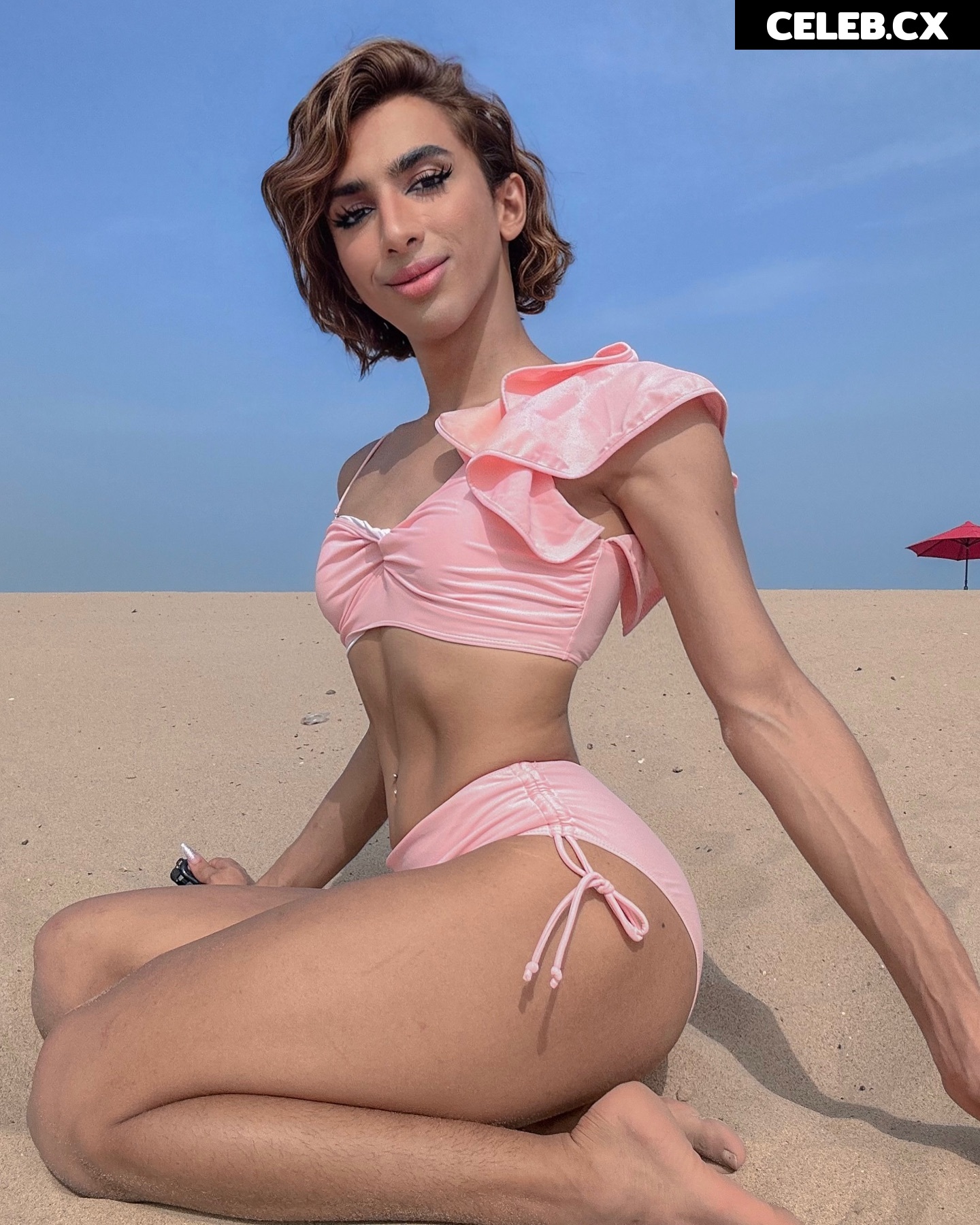Alex Fox Image 7618010