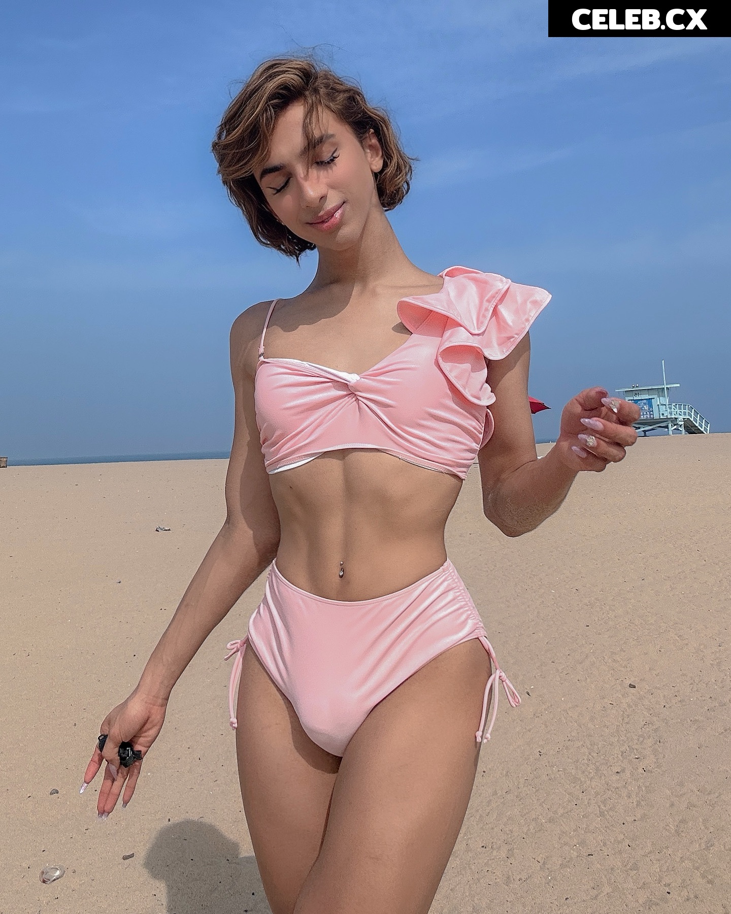 Alex Fox Image 7618002